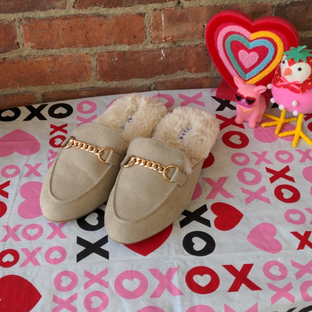 Torrid slide on mule
